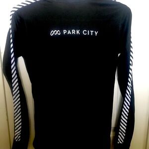 Women’s HH LIFA® Long-Sleeve Crew Base Layer Gently used size small- park city